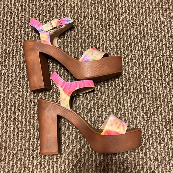 Gianni Bini multicolored heels from Dillards. Size 9.5 - Picture 2 of 6